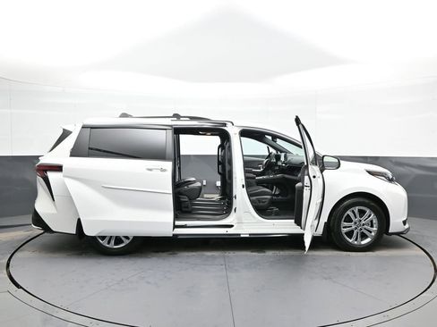 Certified 2023 Toyota Sienna XSE w/ XSE Plus Package image 45