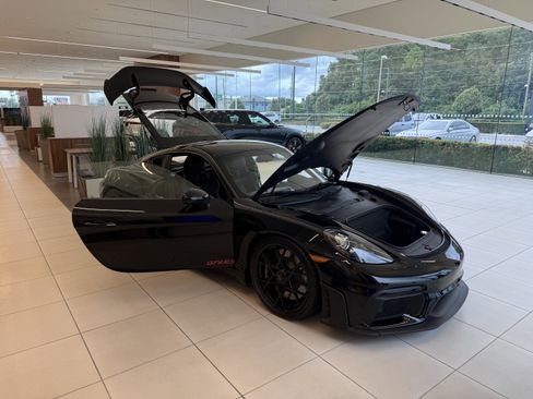 Used 2023 Porsche 718 Cayman GT4 RS image 40