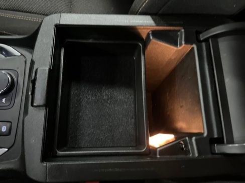 Used 2020 Chevrolet Traverse LT w/ Driver Confidence II Package image 27