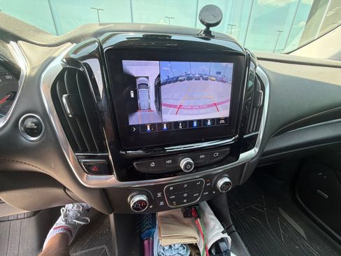 Used 2020 Chevrolet Traverse RS w/ LPO, Floor Liner Package FWD image 10