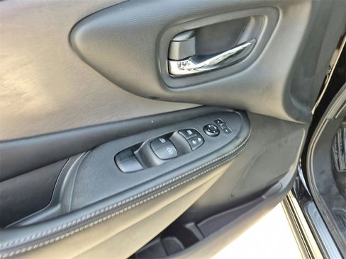 Used 2023 Nissan Murano SV image 25