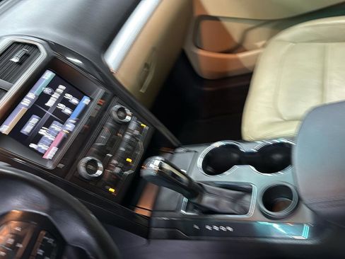 Used 2016 Ford Explorer XLT w/ Equipment Group 202A image 21