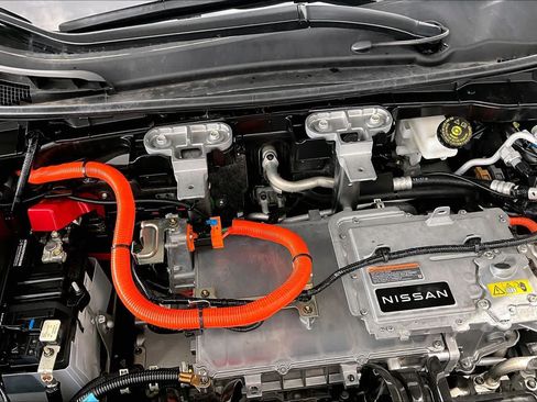 Used 2023 Nissan Ariya AWD/4WD image 32