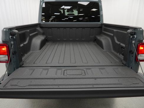 New 2026 Jeep Gladiator Sport image 31