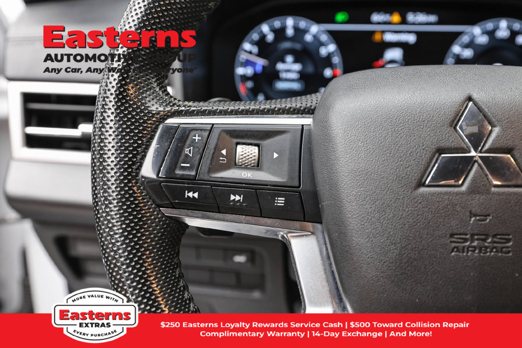 Used 2023 Mitsubishi Outlander SE Black Edition AWD/4WD image 16