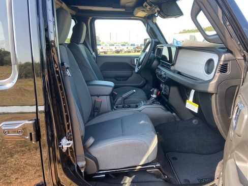 New 2025 Jeep Wrangler Sport S image 24