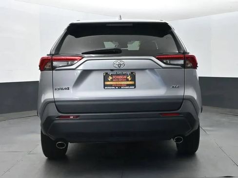 Used 2024 Toyota RAV4 XLE FWD image 8
