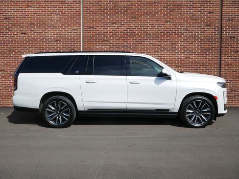 Used 2021 Cadillac Escalade ESV Sport w/ Driver Assist Tech Package AWD/4WD image 26