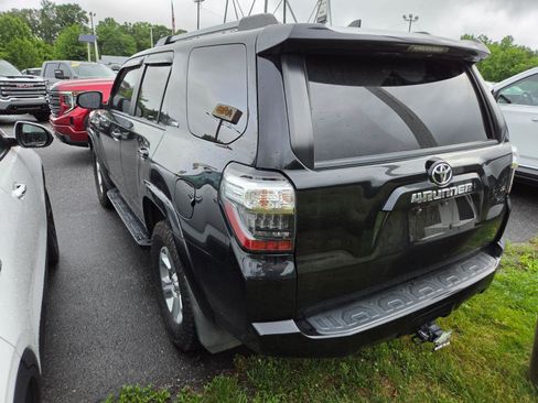 Used 2022 Toyota 4Runner SR5 AWD/4WD image 7