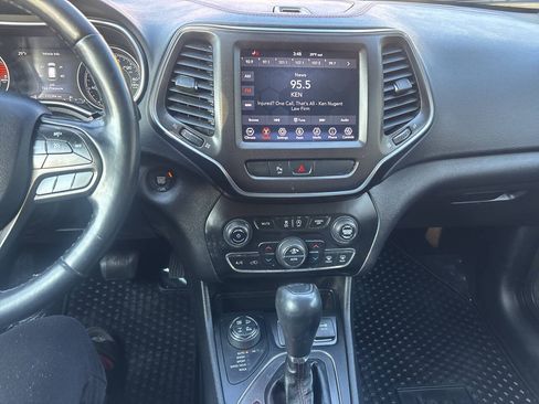 Used 2020 Jeep Cherokee Trailhawk w/ Cold Weather Group AWD/4WD image 16