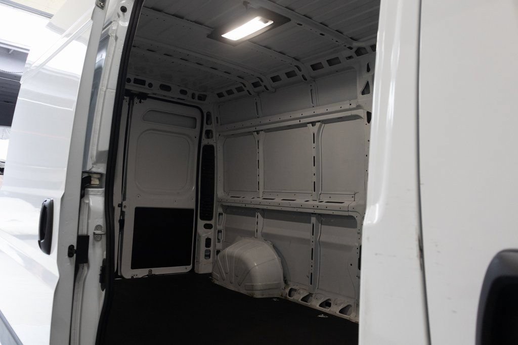 Used 2025 RAM ProMaster 2500 w/ Convenience Group FWD image 18