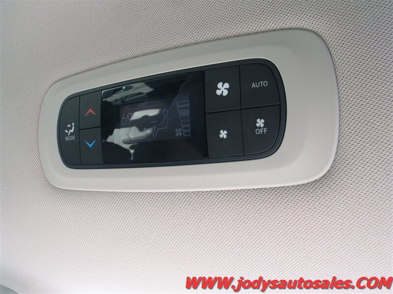 Used 2017 Chrysler Pacifica Touring Plus FWD image 33
