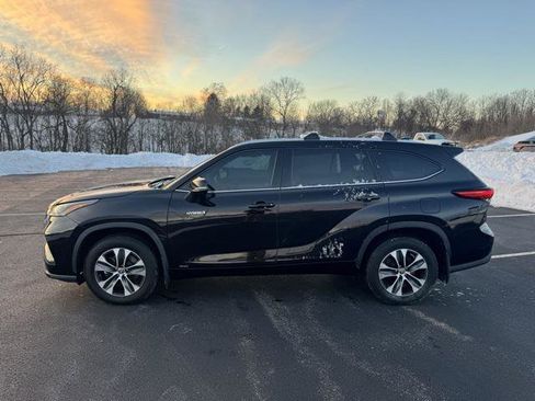 Certified 2021 Toyota Highlander XLE image 6