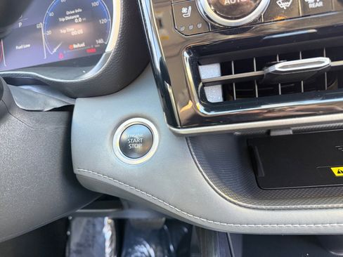 Used 2024 Toyota Highlander Limited image 18