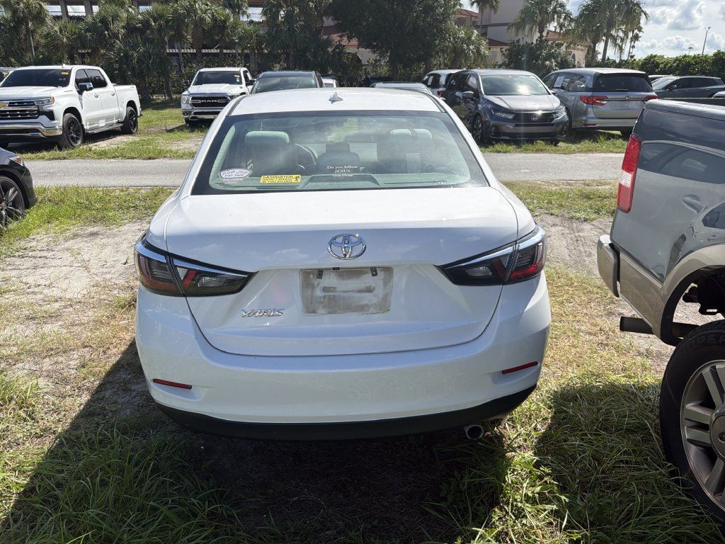 Used 2019 Toyota Yaris L FWD image 11