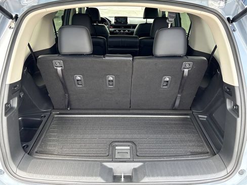 Used 2025 Honda Pilot Touring image 10
