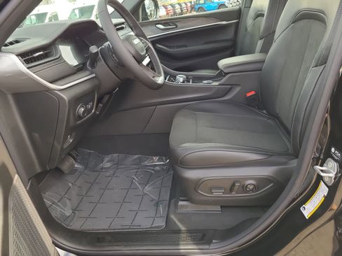 New 2026 Jeep Grand Cherokee Altitude image 19