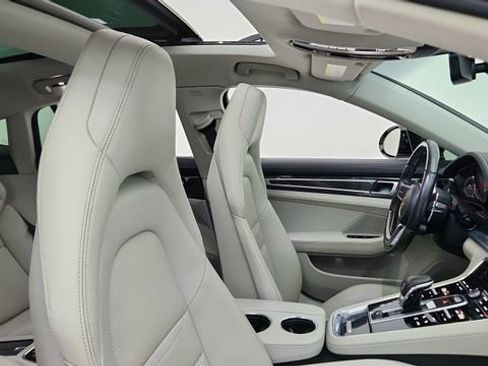 Used 2018 Porsche Panamera 4S image 21