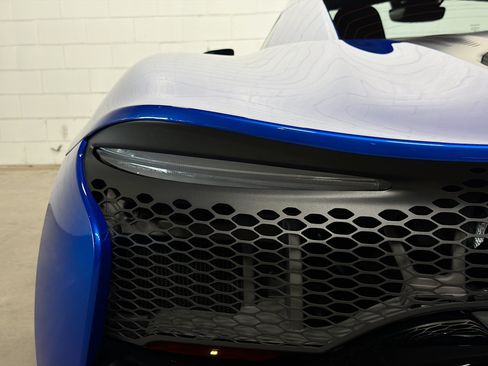 Used 2024 McLaren Artura RWD image 11