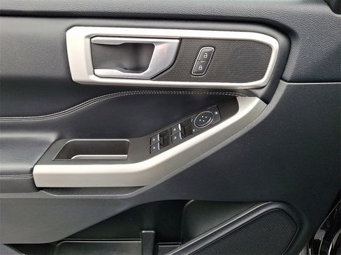 Used 2022 Ford Explorer XLT w/ Equipment Group 202A image 15