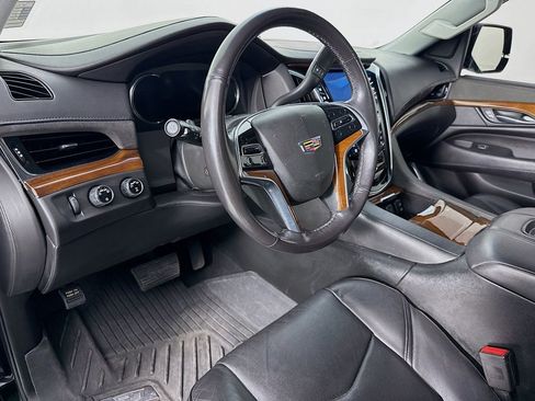 Used 2018 Cadillac Escalade 4WD image 9