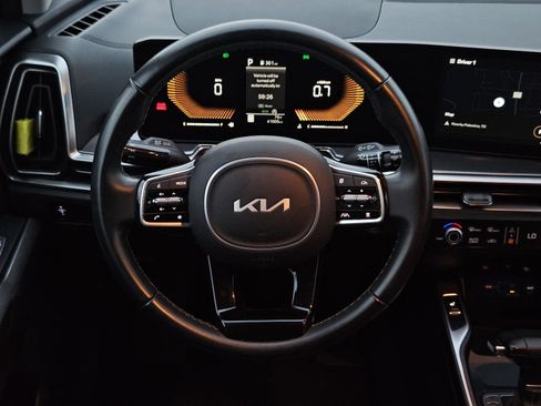 Used 2024 Kia Sorento S image 12