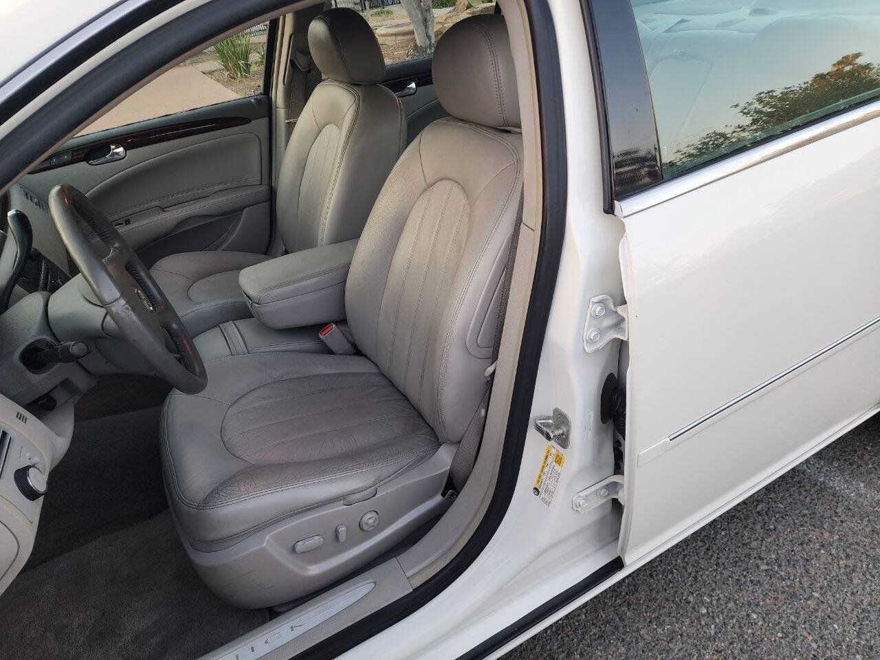 Used 2007 Buick Lucerne CXL w/ Luxury Package FWD image 10