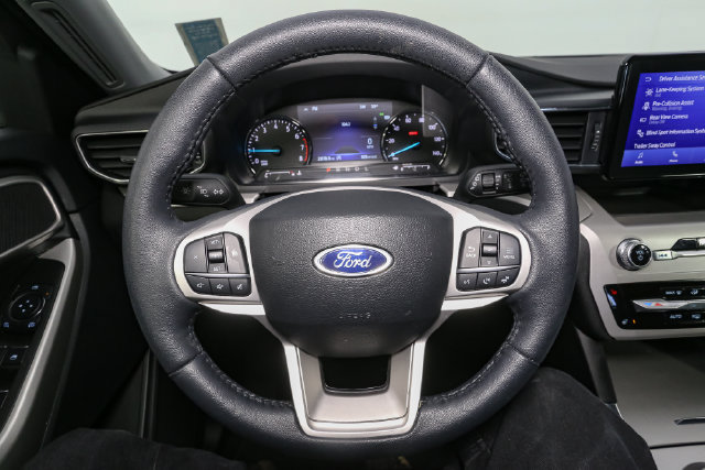 Used 2023 Ford Explorer XLT w/ Equipment Group 202A AWD/4WD image 29
