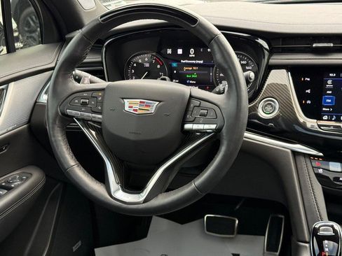 Used 2023 Cadillac XT6 Sport w/ Technology Package image 13