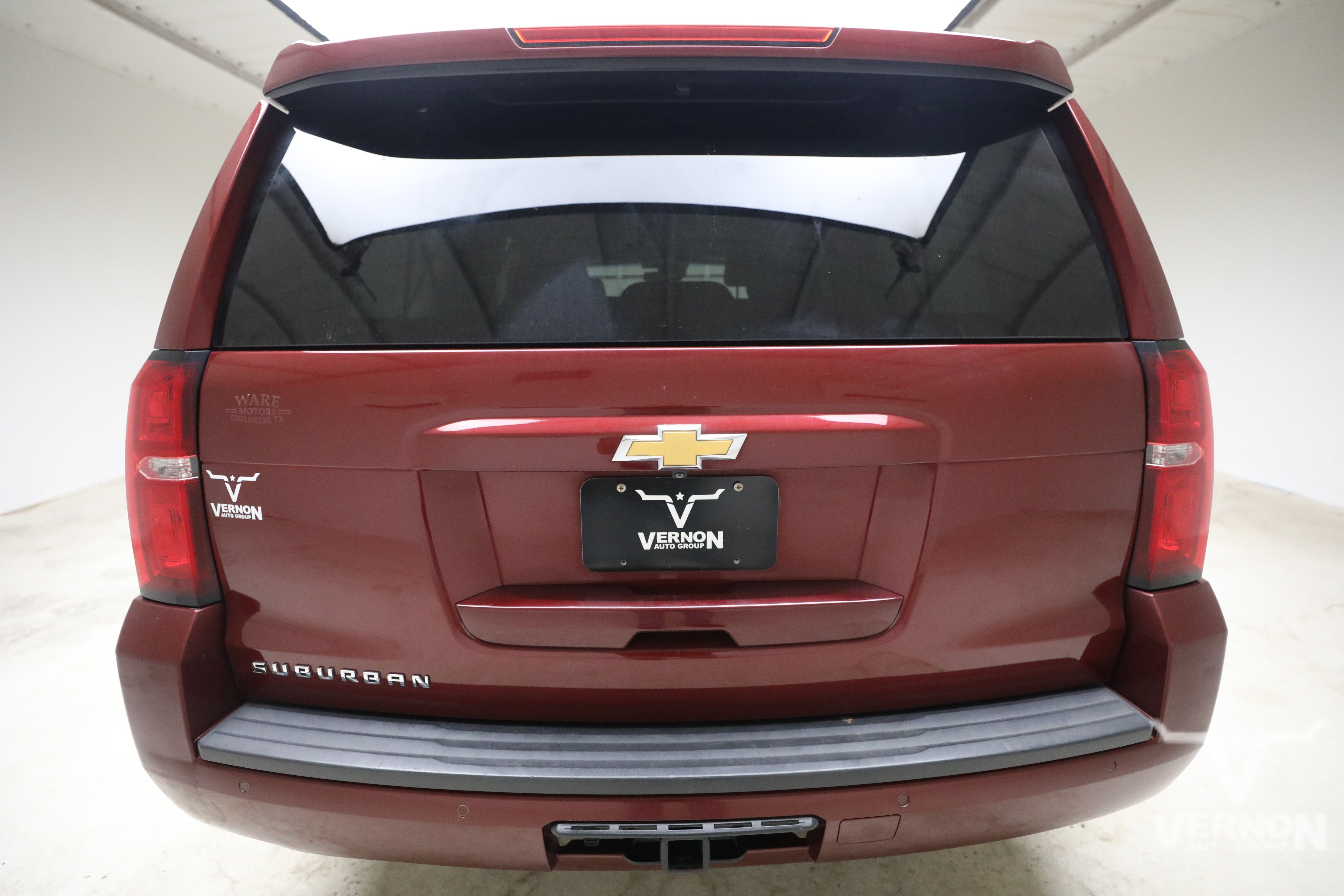 Used 2018 Chevrolet Suburban LT w/ Luxury Package RWD image 4