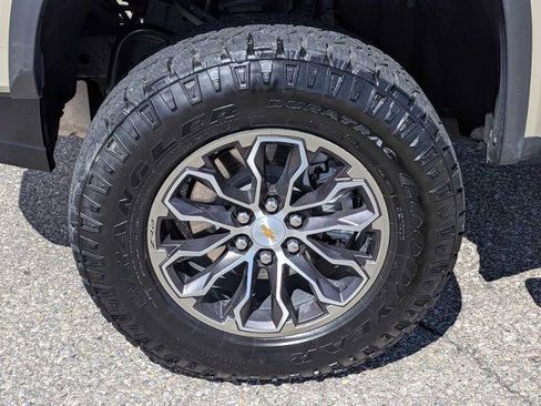 Used 2022 Chevrolet Colorado ZR2 AWD/4WD image 13
