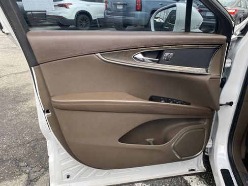 Used 2018 Lincoln MKX Reserve w/ Driver Assistance Package image 13