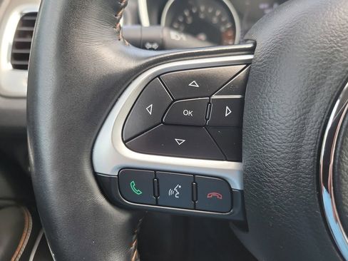 Used 2017 Jeep Compass Latitude w/ Cold Weather Group FWD image 14