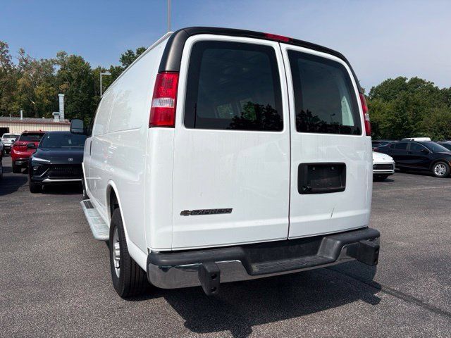 Used 2025 Chevrolet Express 2500 w/ Driver Convenience Package RWD image 3