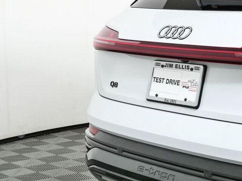 Used 2024 Audi Q8 e-tron Premium Plus AWD/4WD image 20