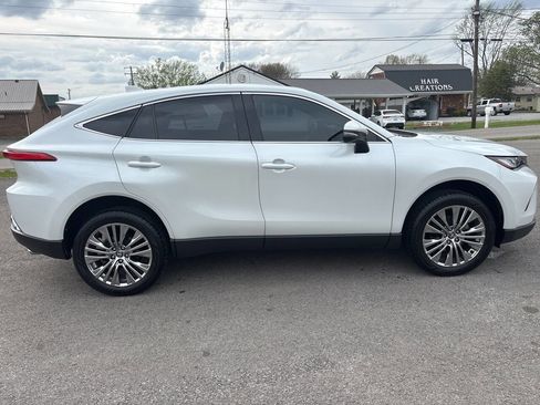 Used 2024 Toyota Venza Limited image 13