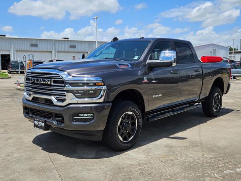 Used 2025 RAM 2500 Laramie AWD/4WD image 8