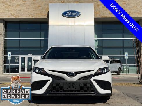 Used 2024 Toyota Camry SE image 2