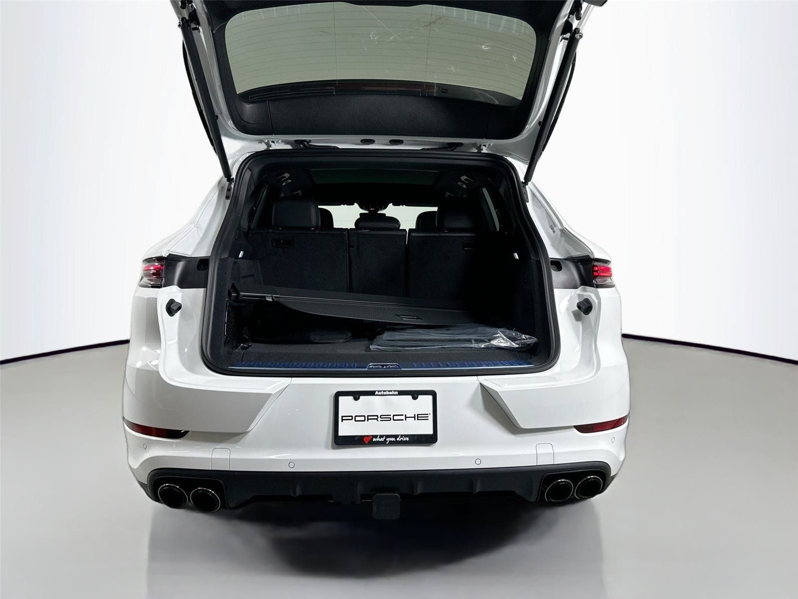 Certified 2026 Porsche Cayenne Coupe AWD/4WD image 36