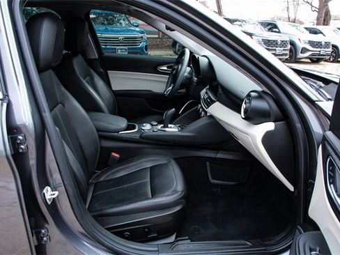 Used 2021 Alfa Romeo Giulia Sprint w/ Sun & Sound Package image 28