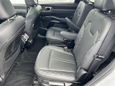 Used 2021 Kia Sorento SX Prestige image 24
