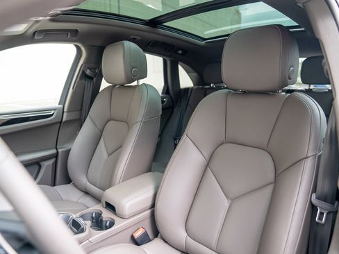 Certified 2026 Porsche Macan image 5