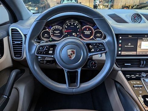 Used 2023 Porsche Cayenne w/ Premium Package AWD/4WD image 19