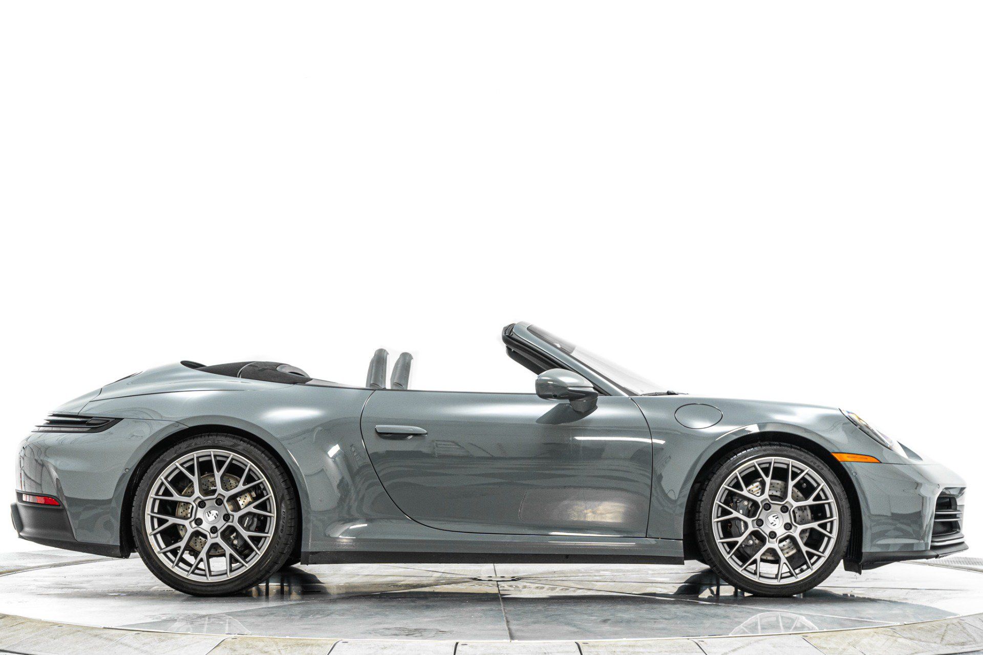 Used 2025 Porsche 911 Carrera RWD image 48