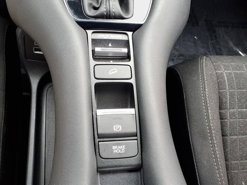 Used 2023 Honda HR-V LX image 18