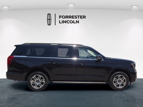 Used 2025 Ford Expedition Max Active AWD/4WD image 2