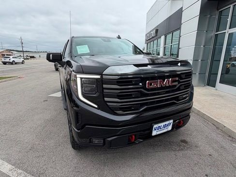 Used 2024 GMC Sierra 1500 AT4 w/ Technology Package AWD/4WD image 1