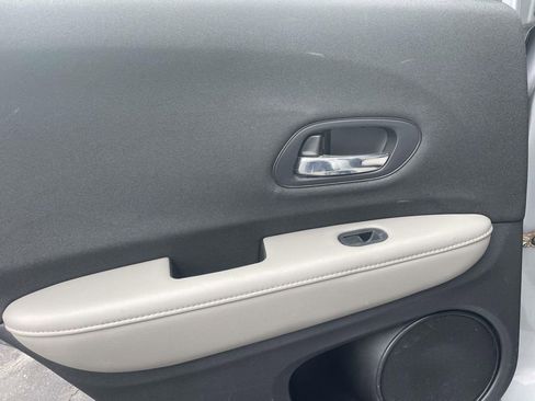 Used 2021 Honda HR-V LX image 14