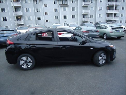 Used 2020 Hyundai Ioniq Blue FWD image 5