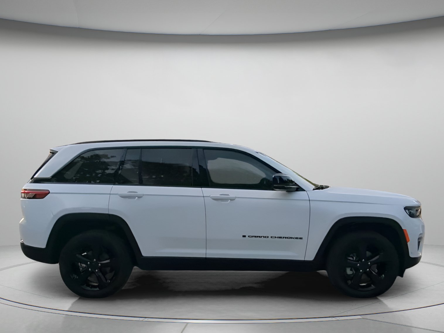 Used 2023 Jeep Grand Cherokee Limited w/ Luxury Tech Group II AWD/4WD image 32
